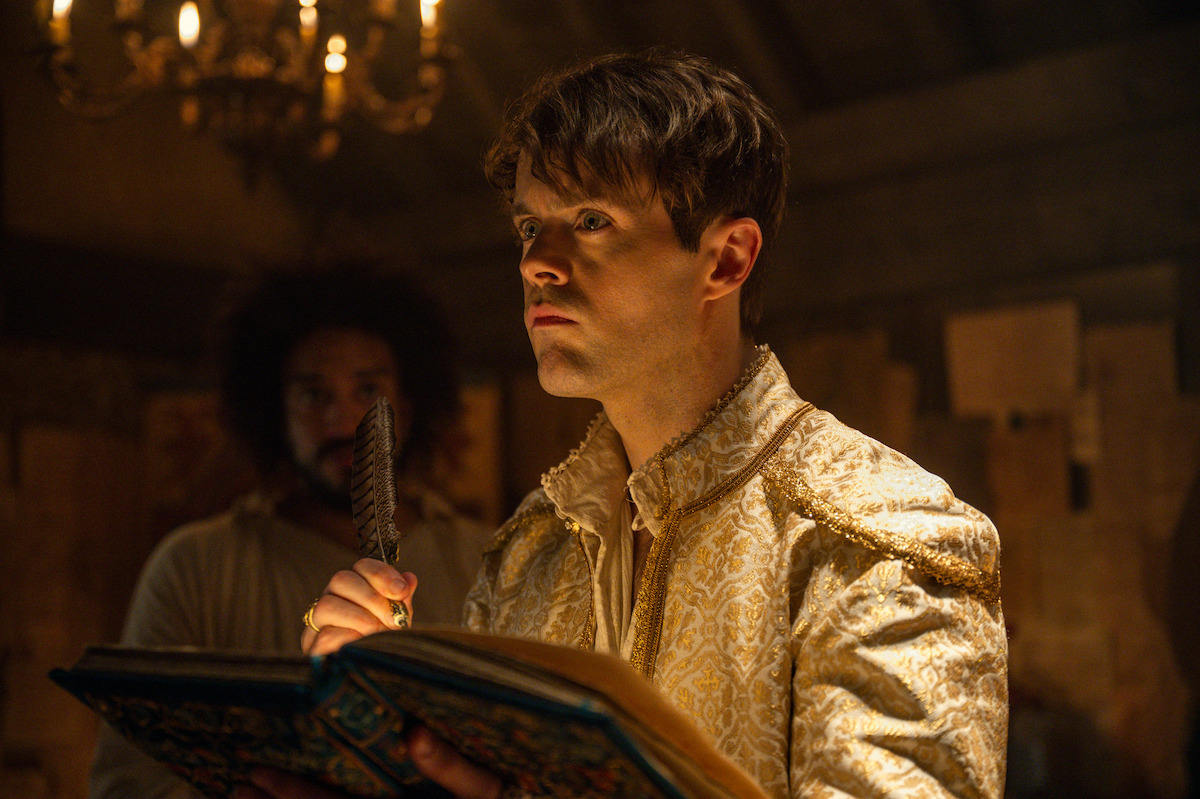 Joey Batey (Jaskier)