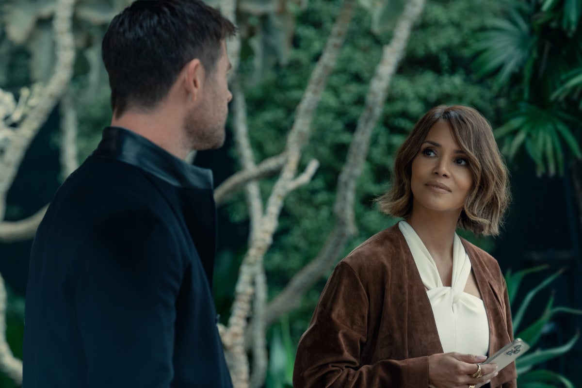 Chris Hemsworth and Halle Berry in Crime 101