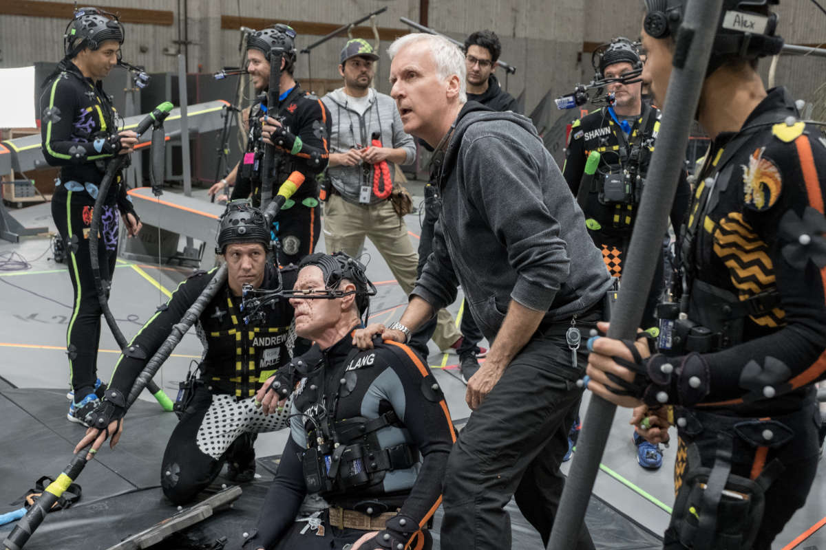 (L-R) Stephen Lang and Director James Cameron on the set.