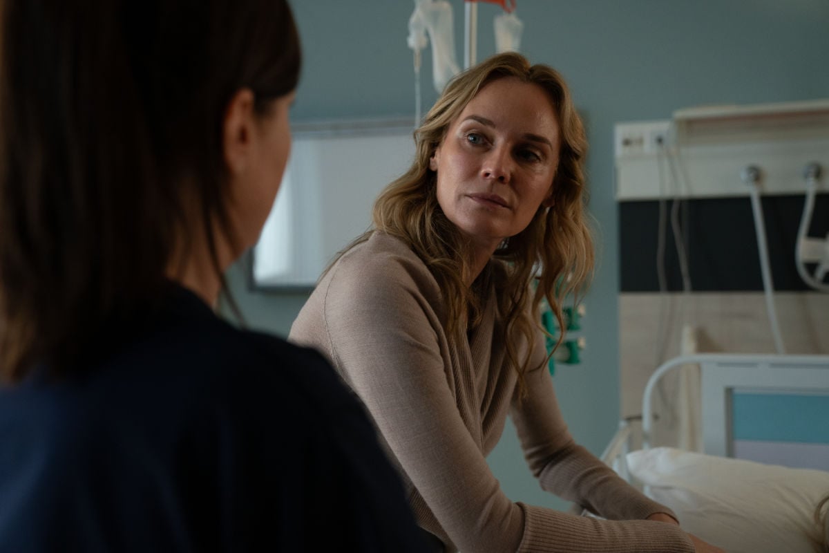 Dr Liz Burgess (JO JOYNER) and Jess Carrisford (DIANE KRUGER)