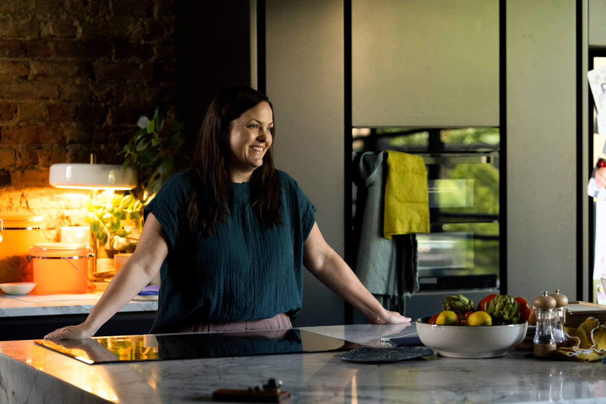 Dr Liz Burgess (JO JOYNER)