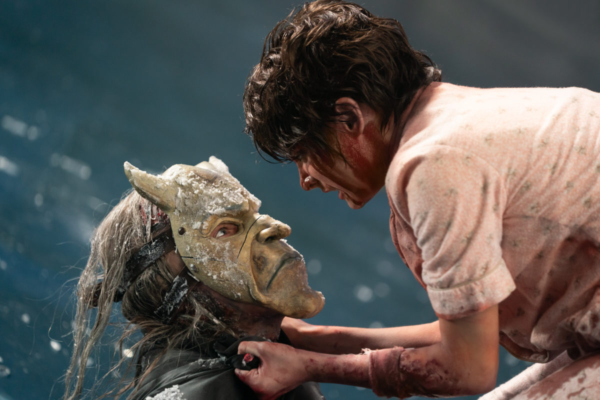 The Grabber (Ethan Hawke) and Gwen (Madeleine McGraw)