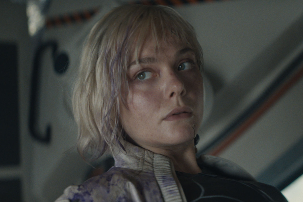 Elle Fanning as Thia in Predator: Badlands