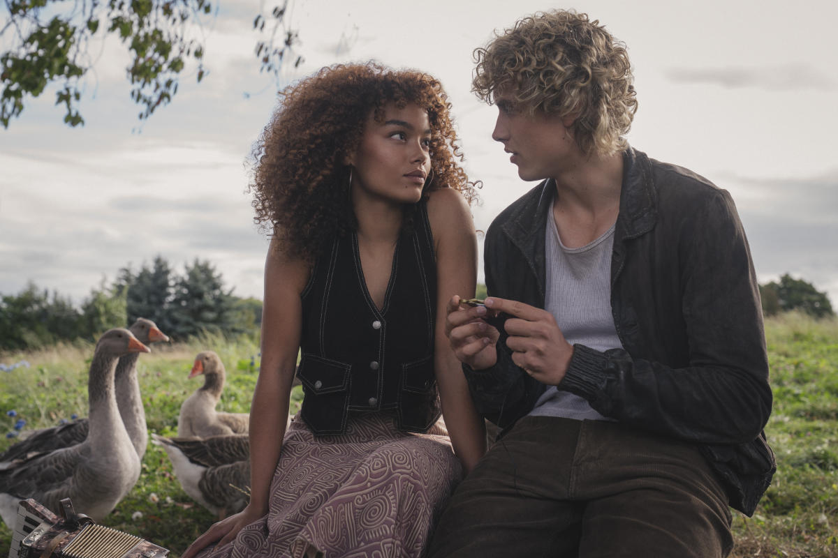 Whitney Peak as Lenore Dove Baird and Joseph Zada as Haymitch Abernathy