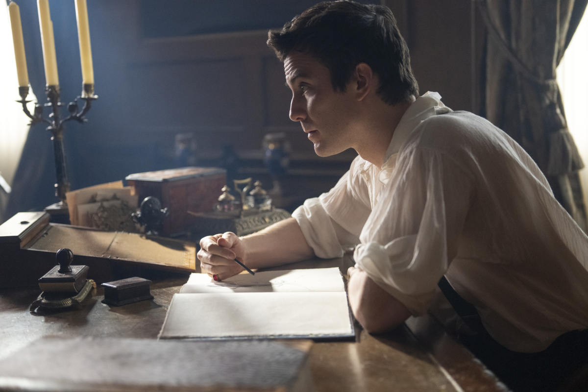 Luke Thompson as Benedict