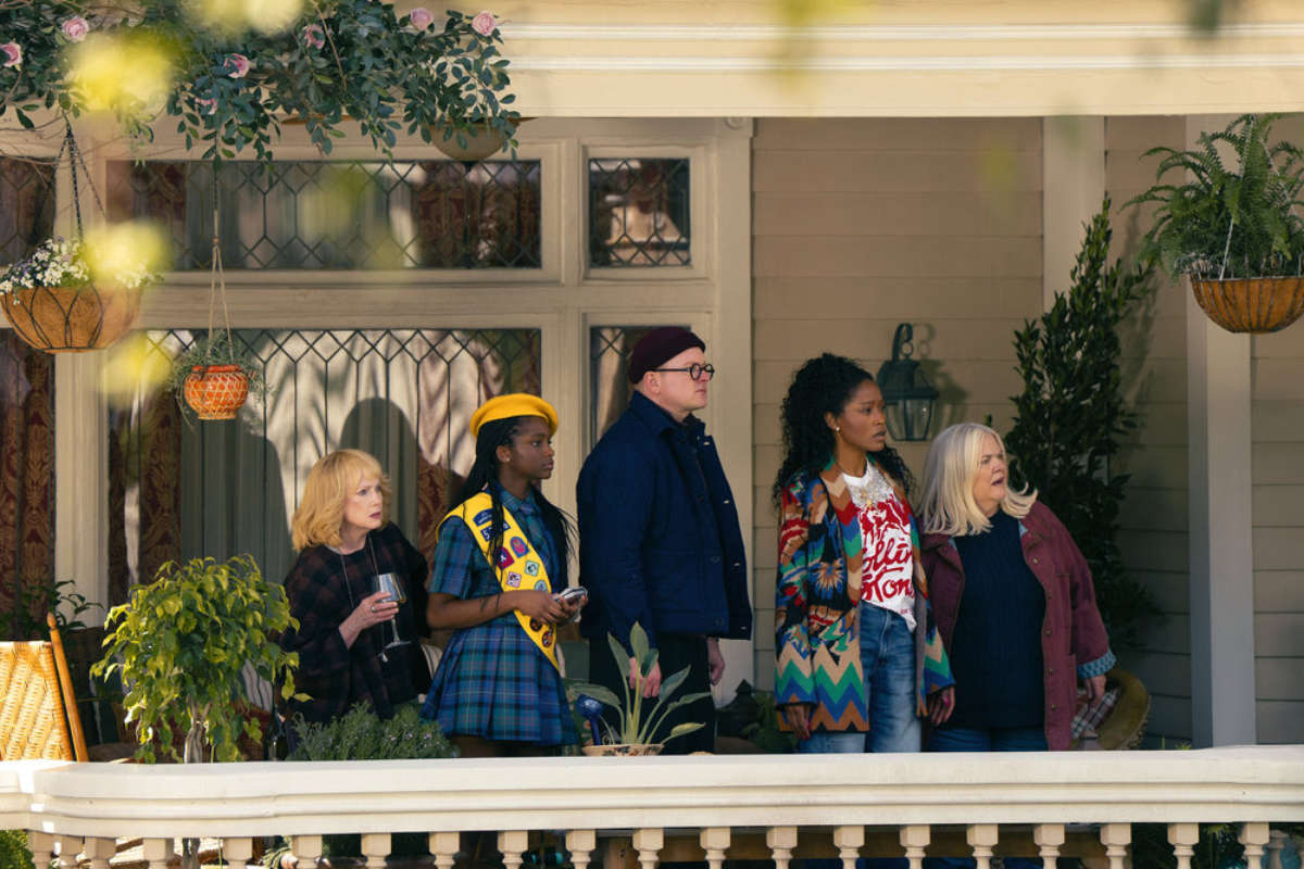 Julia Duffy as Lynn, Kyrie McAlpin as Rory, Mark Proksch as Tod, Keke Palmer as Samira, Paula Pell as Dana