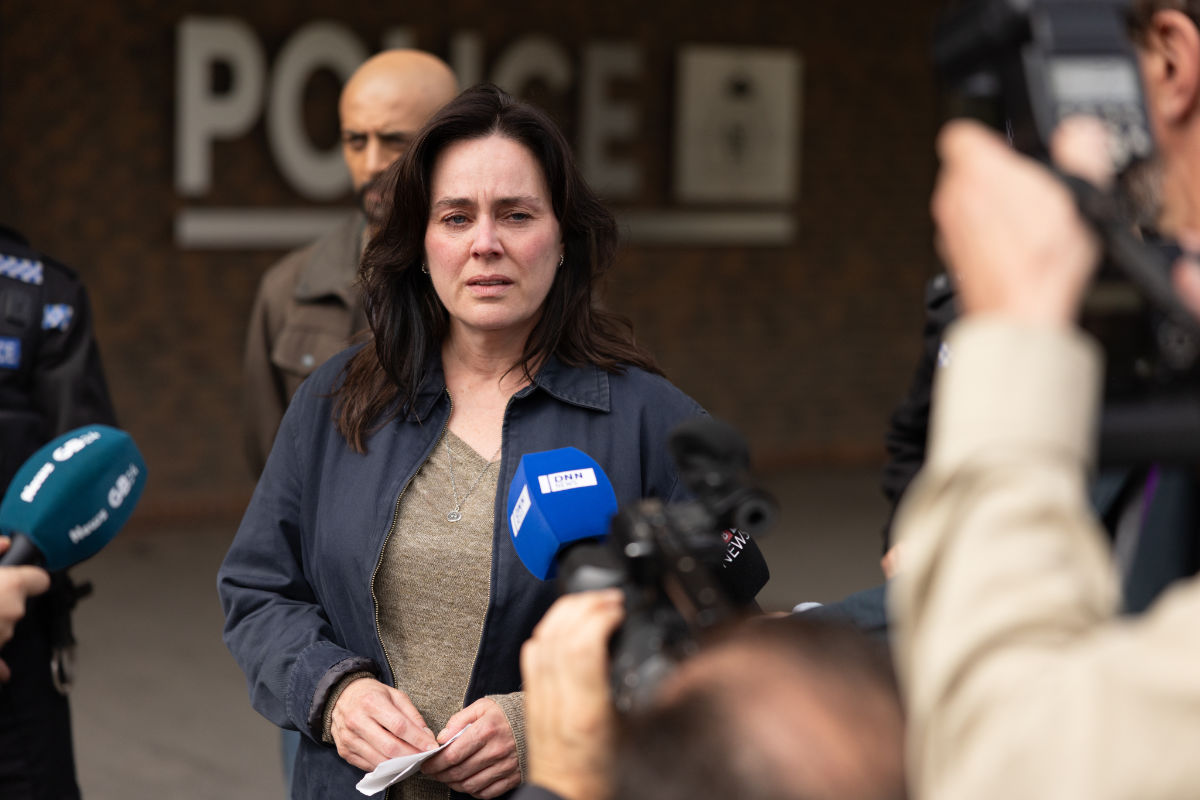 DI Tommy Shah played by (VIVASH BHAI) and Eve Riser played by (JILL HALFPENNY)