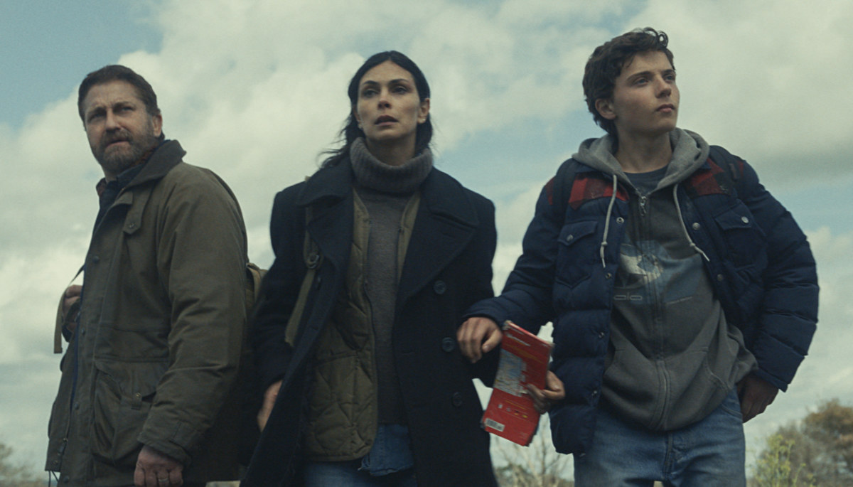 Gerard Butler as John Garrity, Morena Baccarin as Allison Garrity, and Roman Griffin Davis as Nathan Garrity