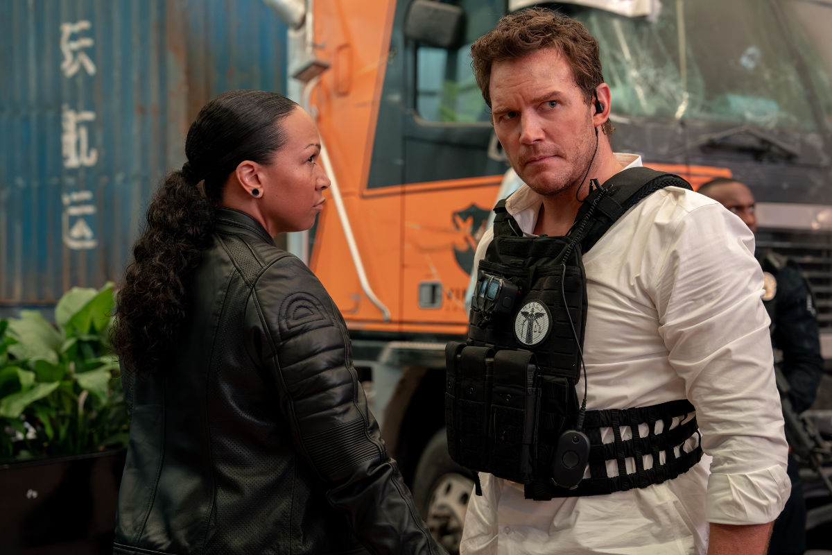 Kali Reis stars as Ana and Chris Pratt as Chris Raven