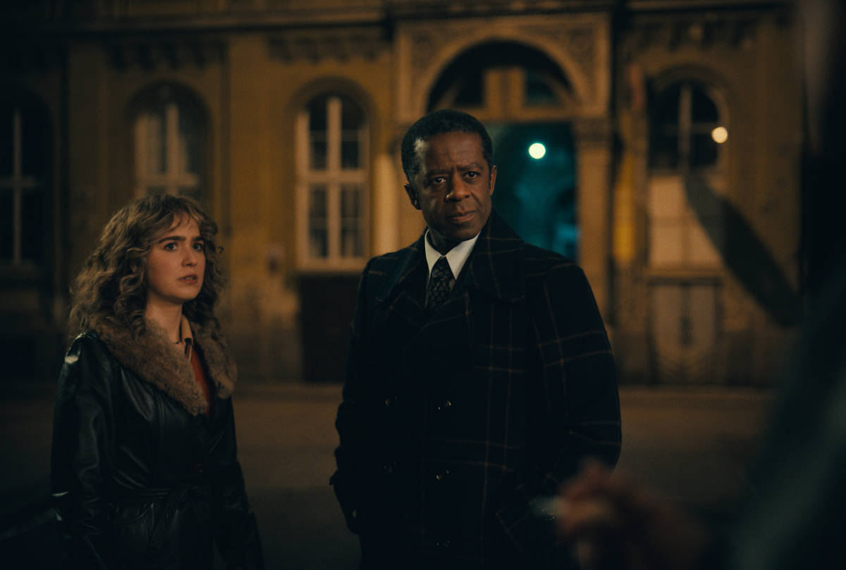 Haley Lu Richardson as Twila and Adrian Lester as Dane in Ponies