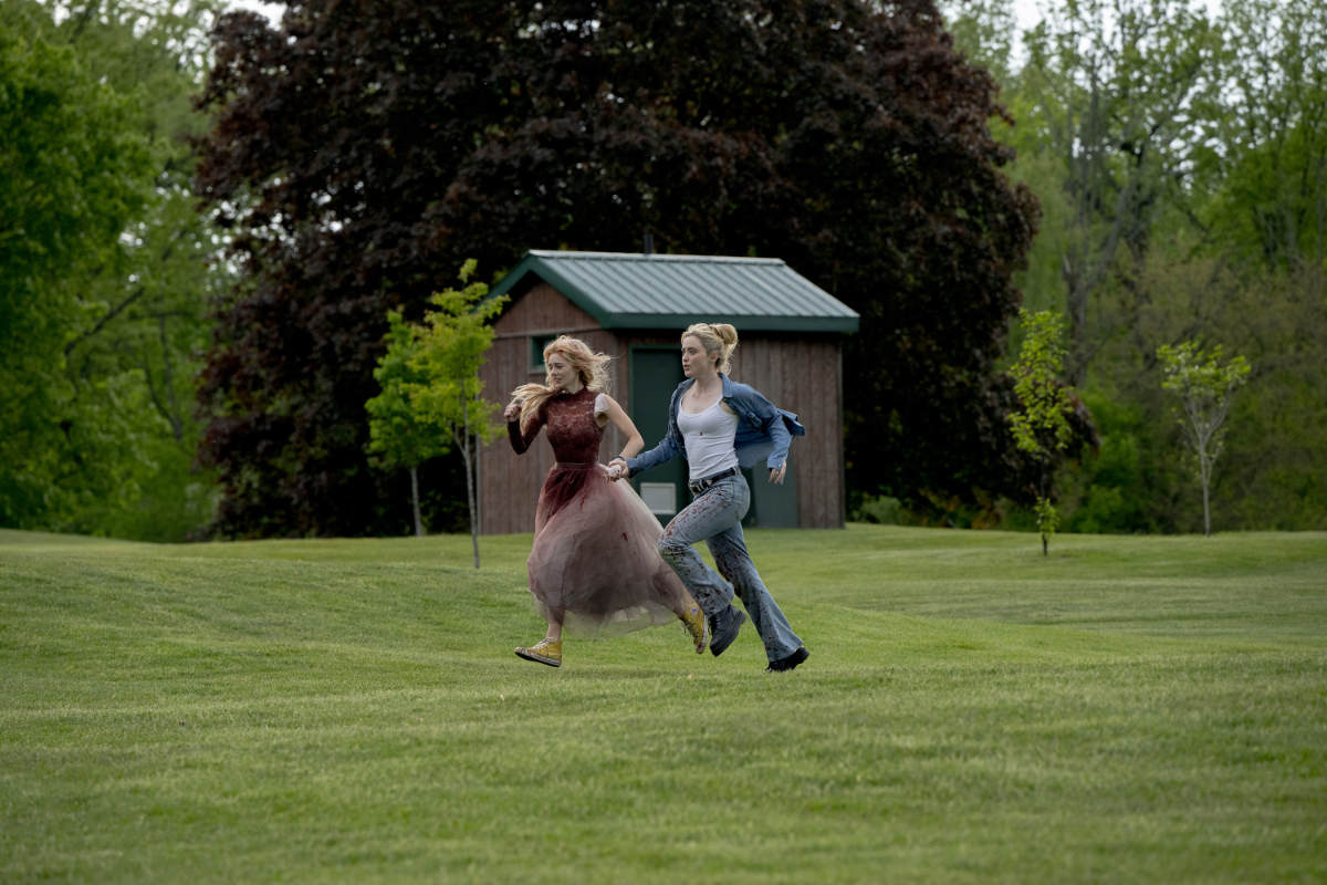 Samara Weaving and Kathryn Newton