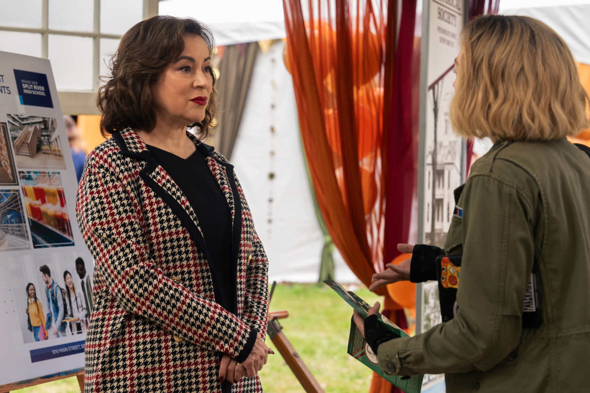 Jennifer Tilly as Dr. Deborah Hunter-Price