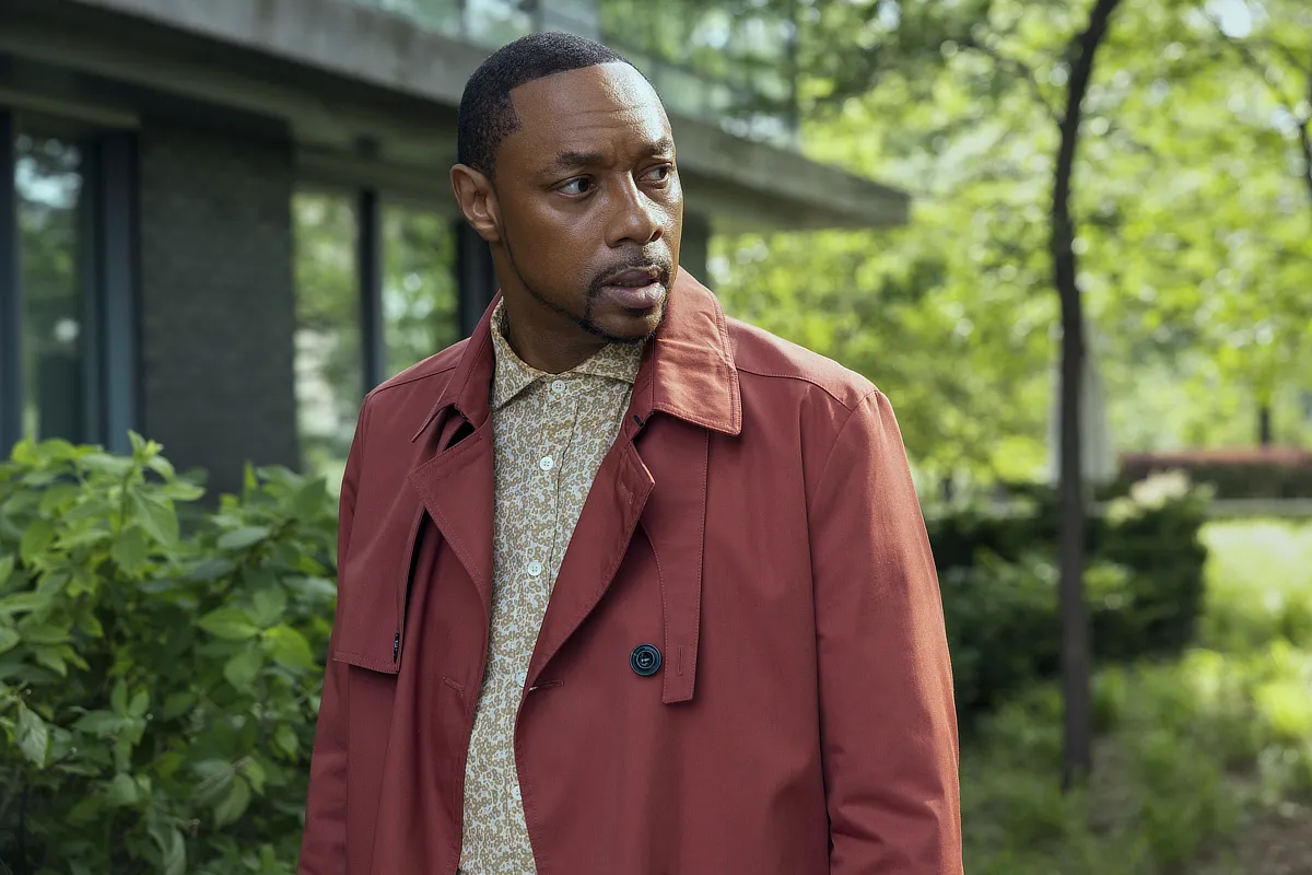Dorian Missick as Karl Connolly