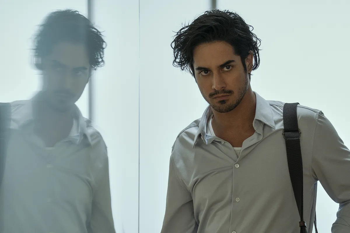 Avan Jogia as Oliver Kennedy