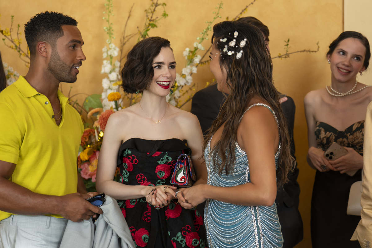 Lucien Laviscount as Alfie, Lily Collins as Emily, Ashley Park as Mindy