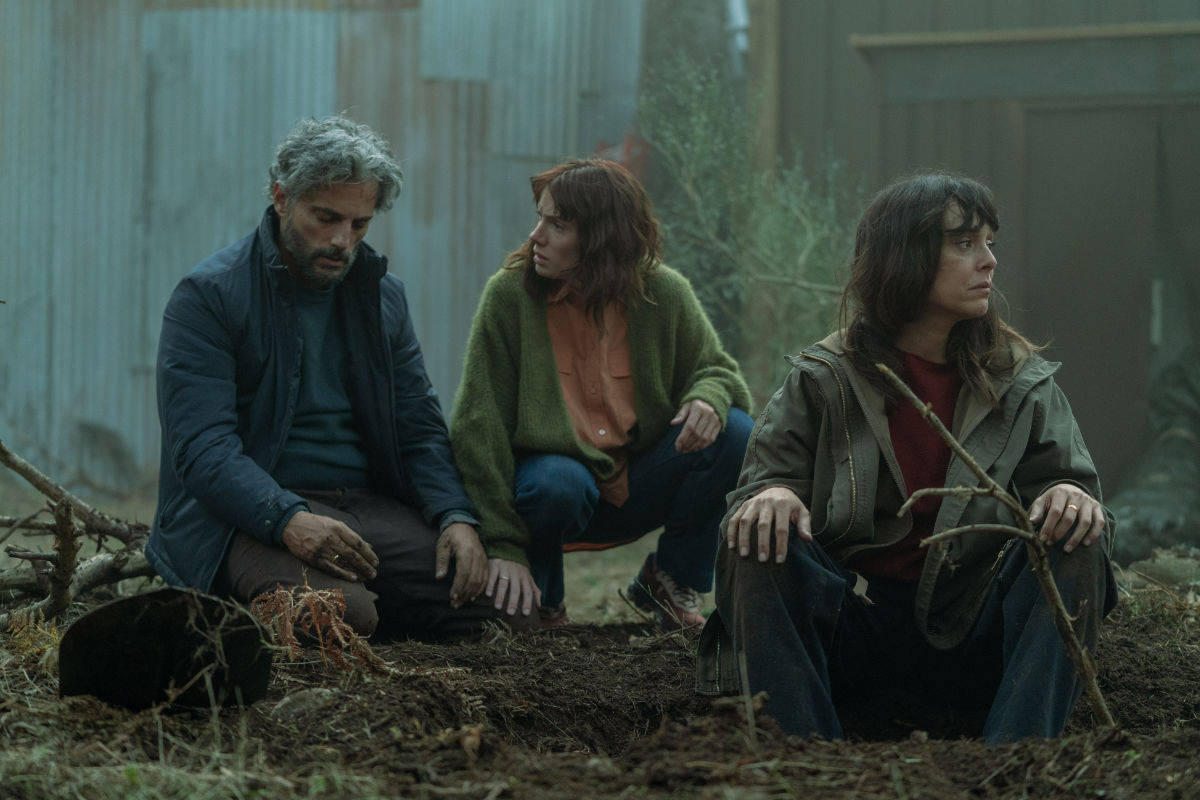 Joaquin Furriel as Luis, Diana Gomez as Elena, Belén Cuesta as Magda