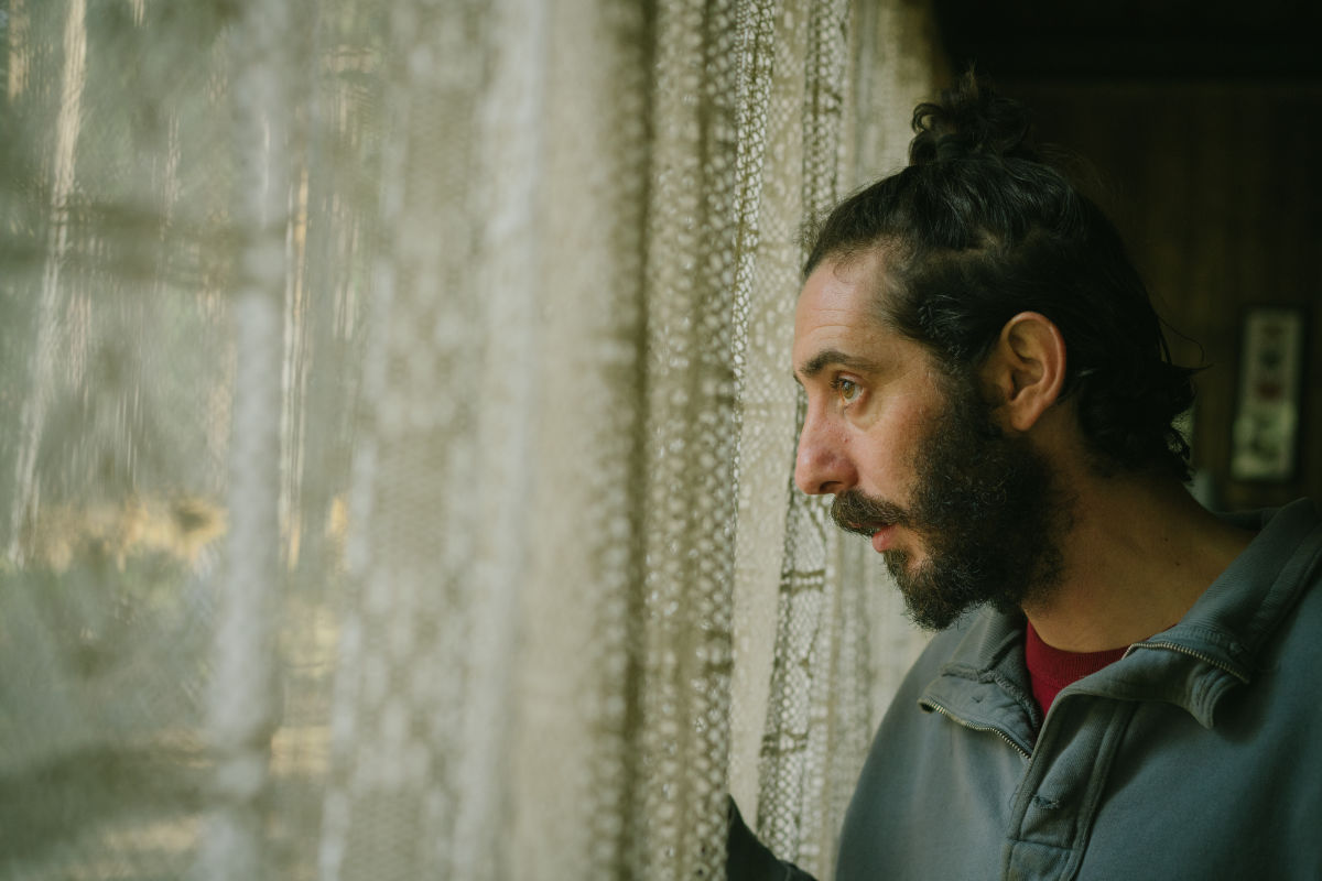 Enric Auquer as Santi