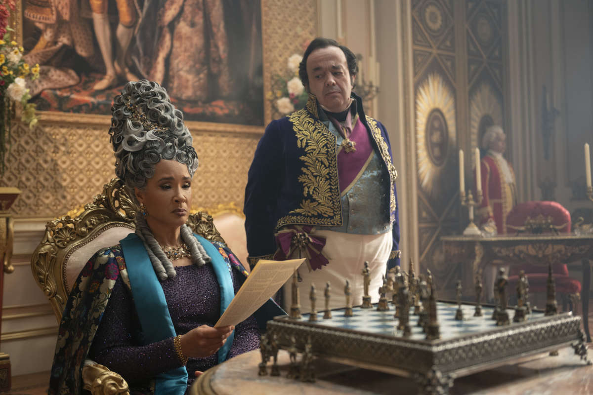 Golda Rosheuvel as Queen Charlotte, Hugh Sachs as Brimsley in episode 402 of Bridgerton
