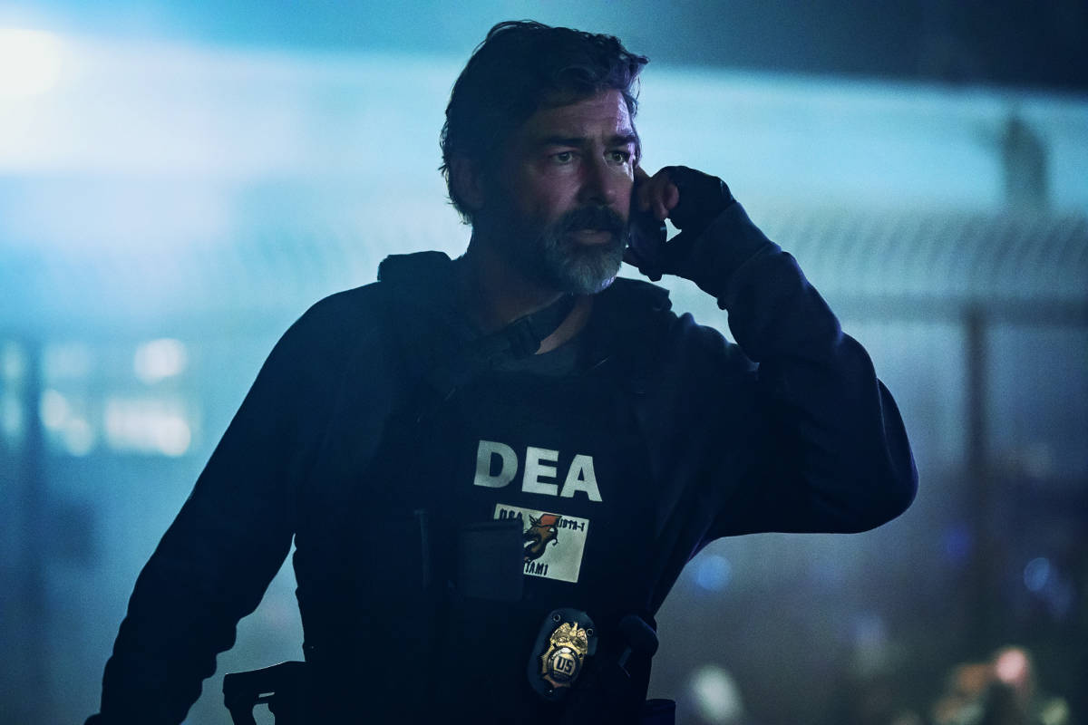 Kyle Chandler as DEA Agent Mateo 'Matty' Nix