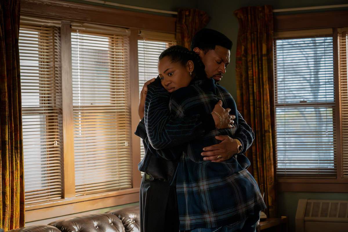 London Brown as Marvin and Hailey Kilgore as Jukebox