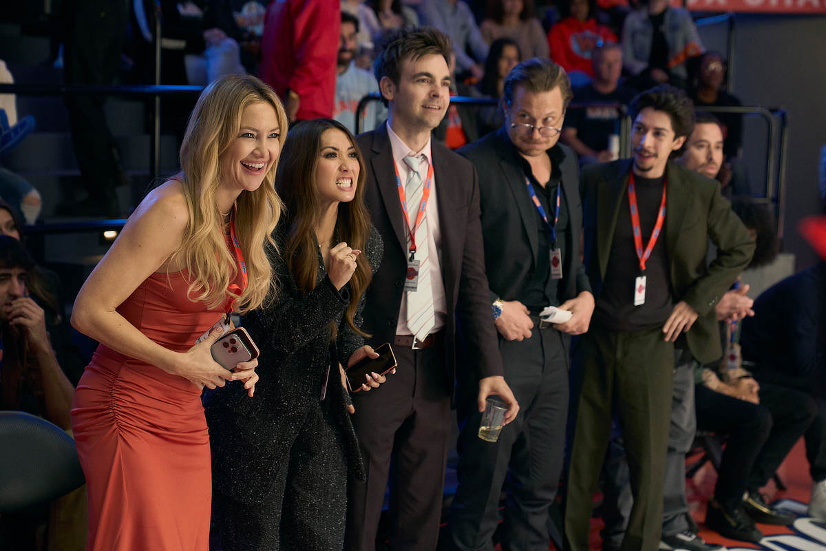 Kate Hudson as Isla Gordon, Brenda Song as Ali, Drew Tarver as Sandy Gordon, Scott MacArthur as Ness Gordon, and Fabrizio Guido as Jackie in Running Point Season Two