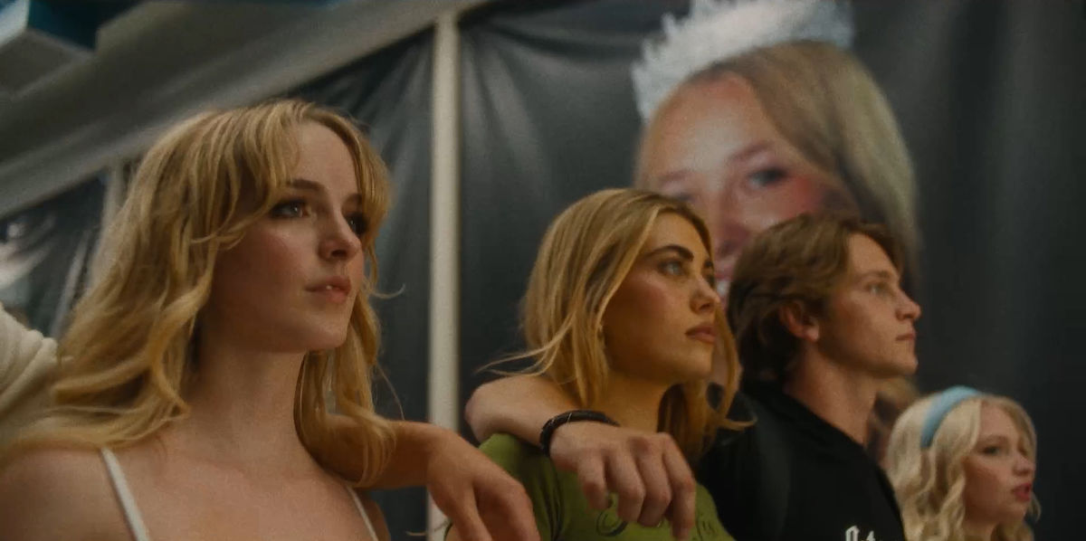 Mckenna Grace and Amelie Zilber in Slanted