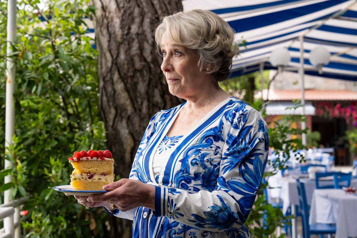 Phyllis Logan (Elena Da Vinale)