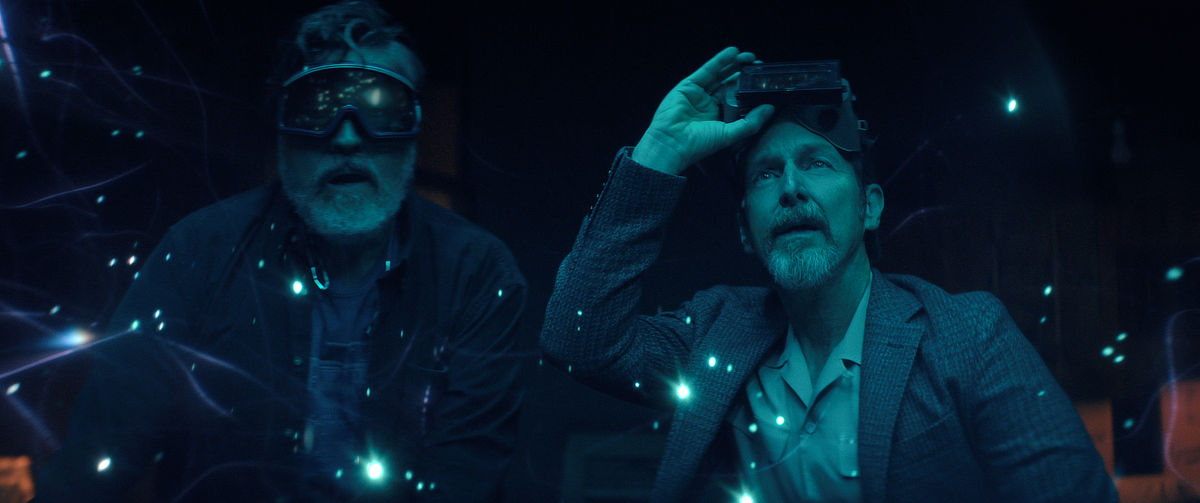 Alfred Molina as Sam, Denis OÕHare as Wally
