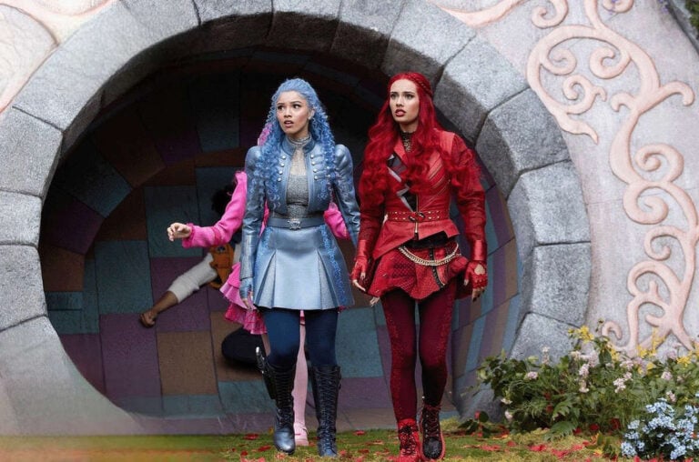 Red and Chloe Hide a Secret in Descendants: Wicked Wonderland First Look