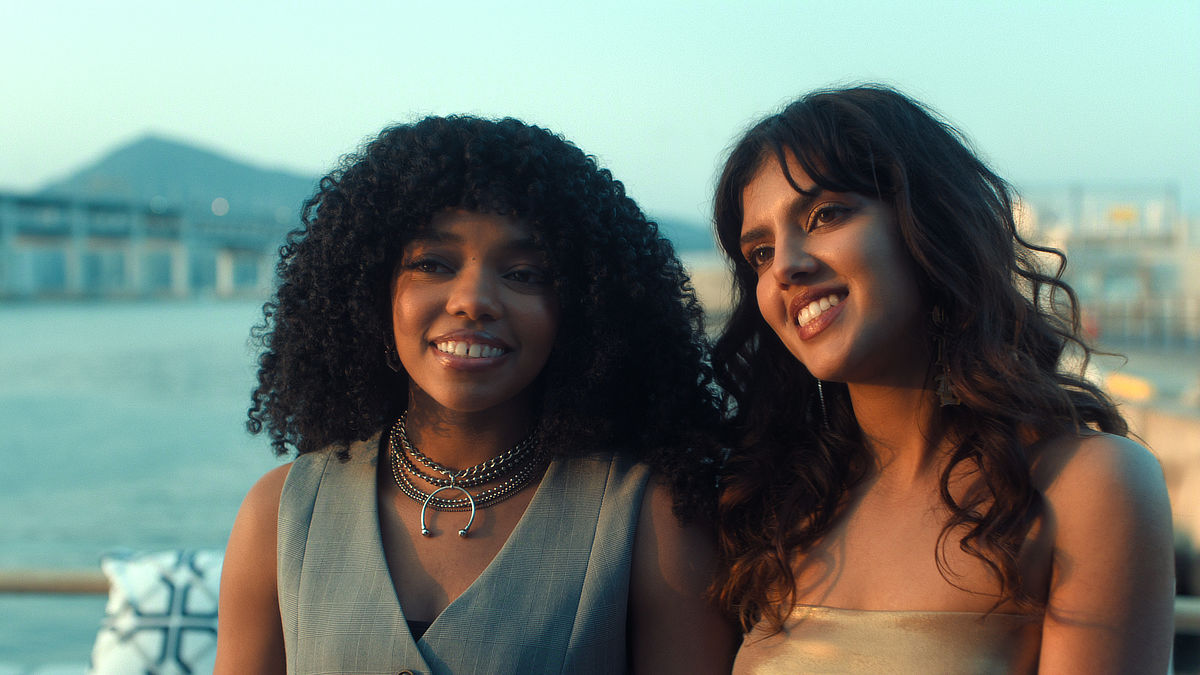 Regan Aliyah as Juliana Porter, Sasha Bhasin as Pra Veena