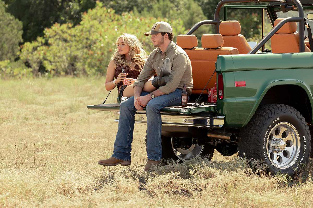 Natalie Alyn Lind as Oreana and Finn Little as Carter