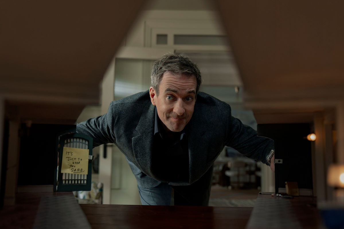 Matthew Macfadyen as Les