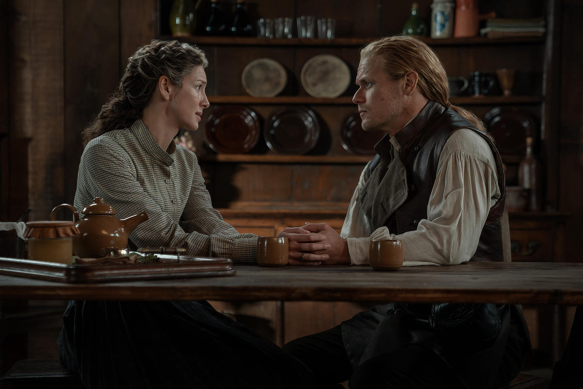Sam Heughan (Jamie Fraser) and Caitríona Balfe (Claire Fraser) in Outlander