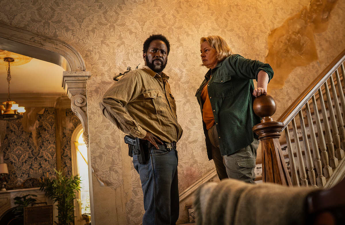 Harold Perrineau as Boyd Stevens, Elizabeth Saunders as Donna Raines