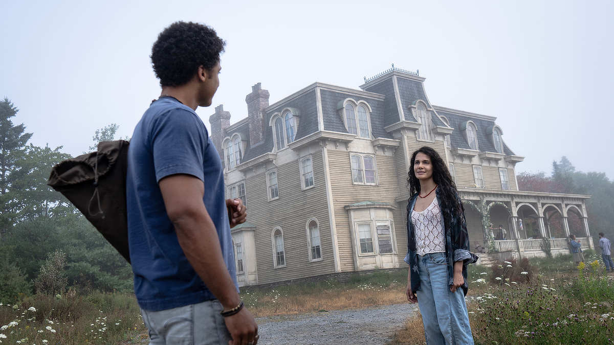 Corteon Moore as Ellis Stevens, Pegah Ghafoori as Fatima Hassan