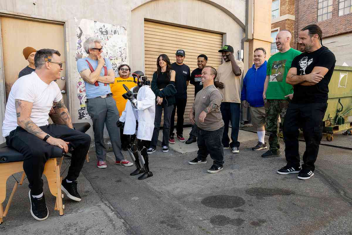 Steve-O, Johnny Knoxville, Dave England, "Larry," Zach Holmes, Rachel Wolfson, Sean "Poopies" McInerney, Jasper, Wee Man, "Dark Shark," Preston Lacy, Danger Ehren, and Chris Pontius