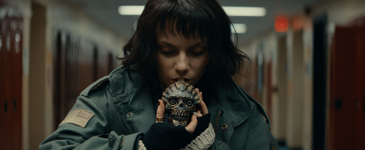 Dafne Keen in Whistle