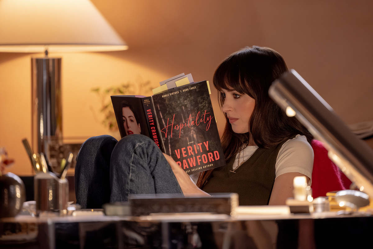 Lowen Ashleigh (Dakota Johnson)