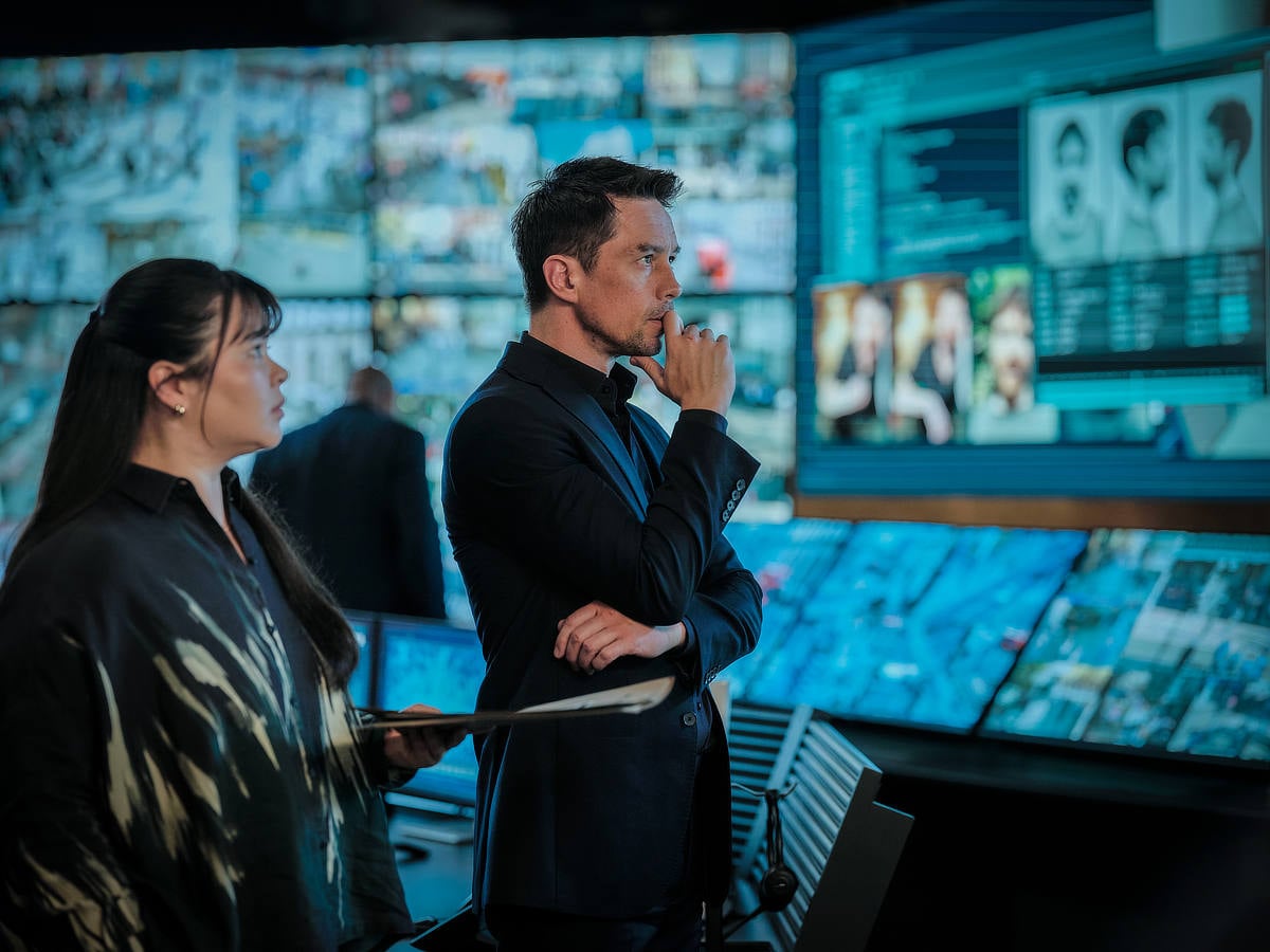 Tessa Wong as DC, Killian Scott as Commander Noah Pierson