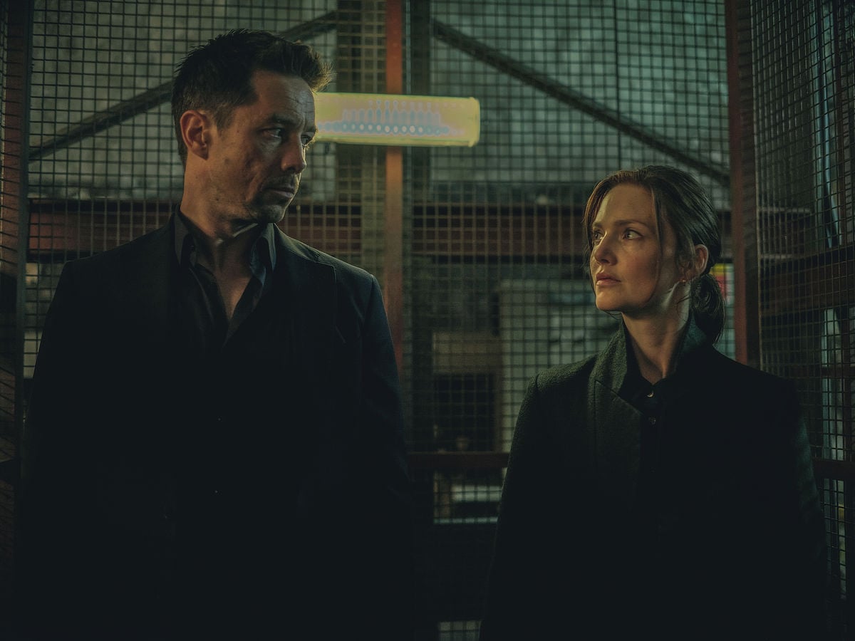 Killian Scott as Commander Noah Pierson and Holliday Grainger as Rachel Carey in The Capture Season 3