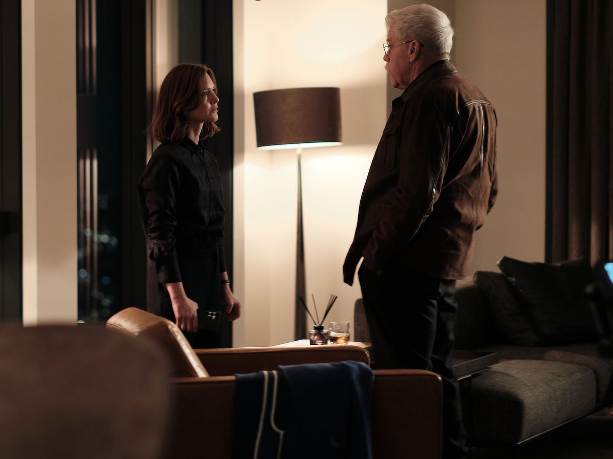 Holliday Grainer as DCI Rachel Carey, Ron Perlman as Frank Napier