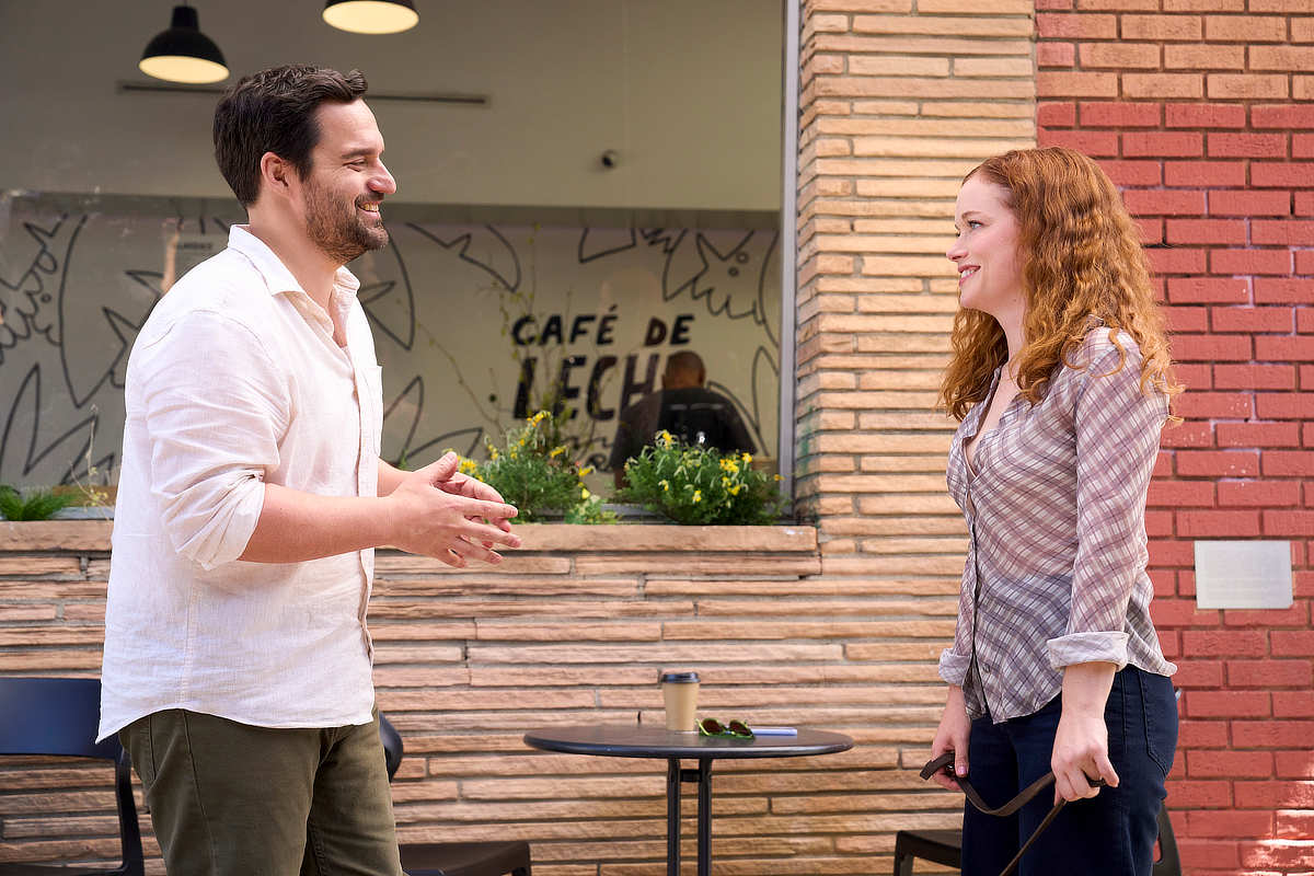 Jane Levy as Faye and Jake Johnson as Mickey Wilder in Sunset P.I.