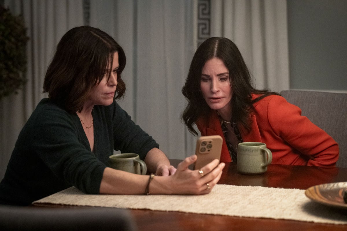 Neve Campbell and Courteney Cox