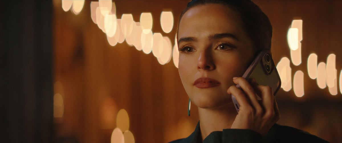 Zoey Deutch as Jill in Voicemails for Isabelle