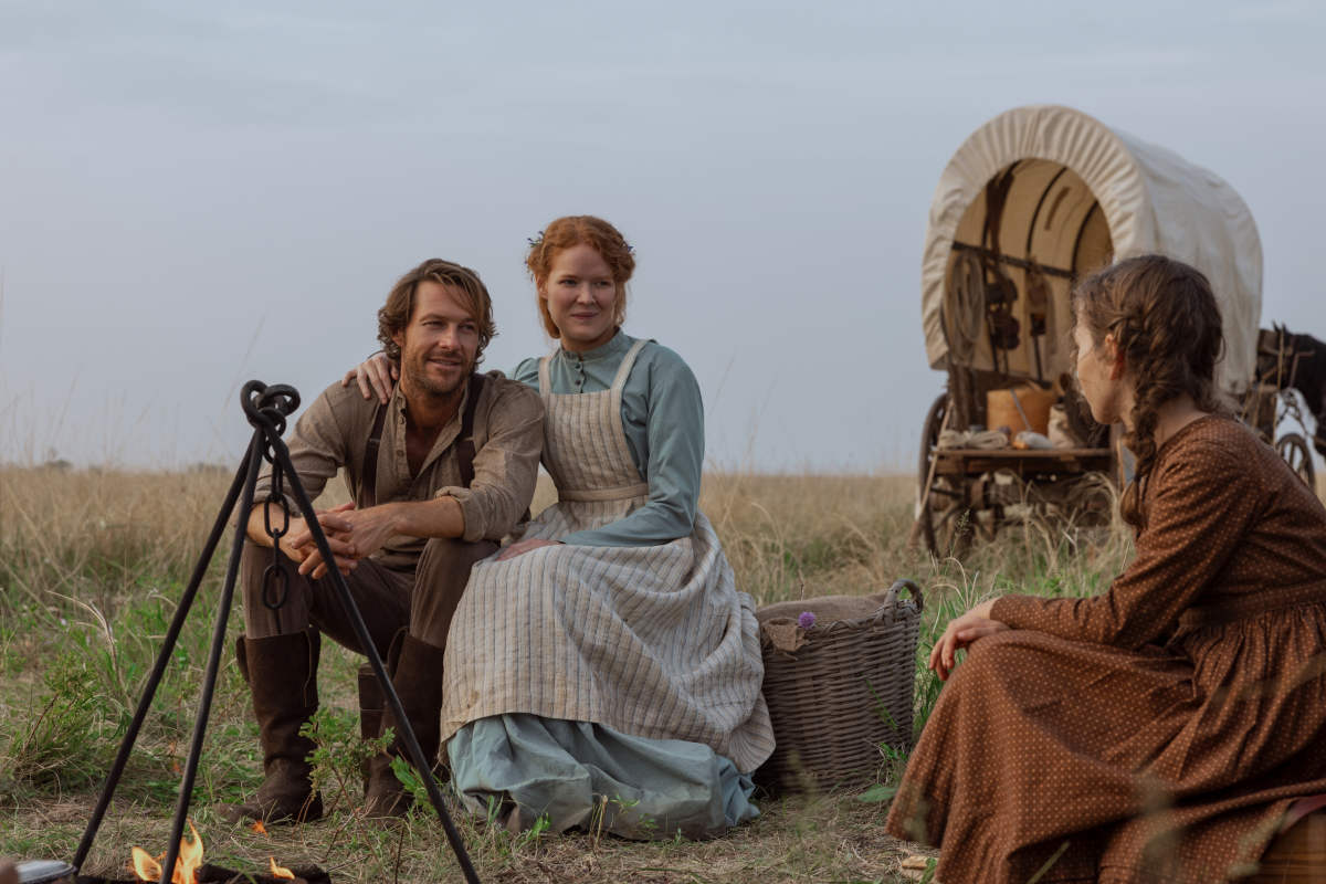 Luke Bracey as Charles Ingalls, Crosby Fitzgerald as Caroline Ingalls, Alice Halsey as Laura Ingalls