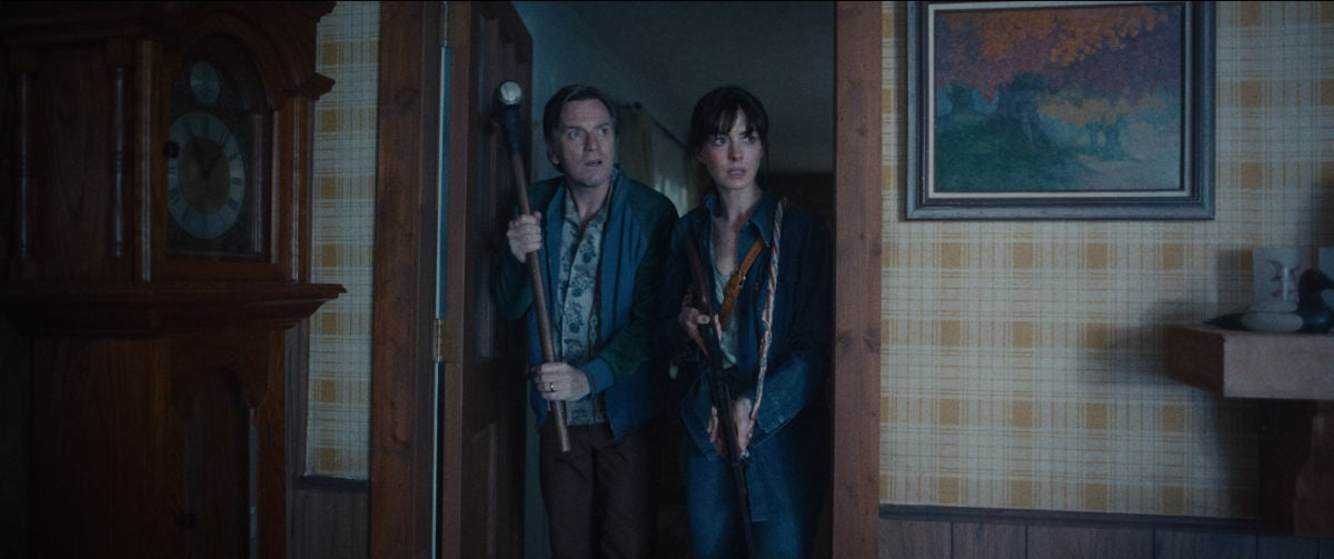 EWAN McGREGOR as Greg Platt and ANNE HATHAWAY as Denise Platt