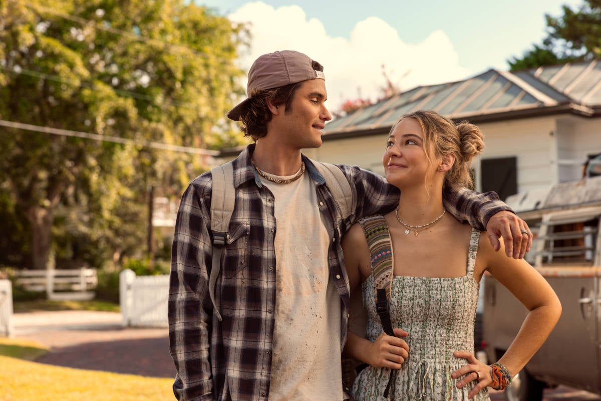 Chase Stokes as John B, Madelyn Cline as Sarah Cameron in Outer Banks Season 5