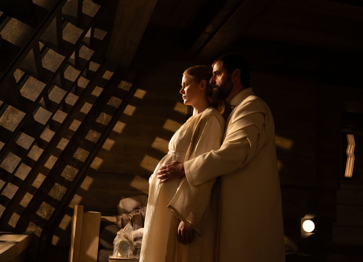 Emily Beecham as ALURA ZOR-EL and David Krumholtz as ZOR-EL