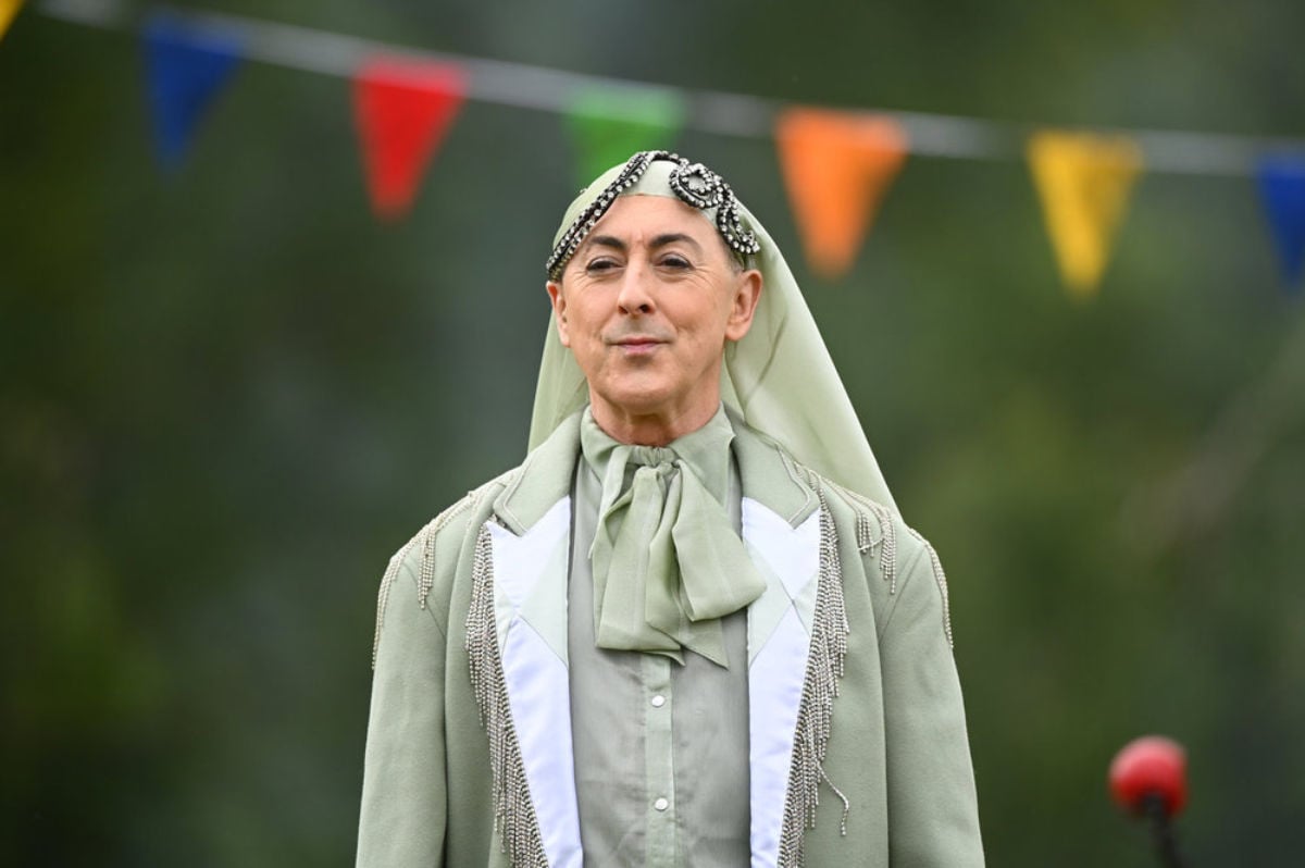 Host Alan Cumming