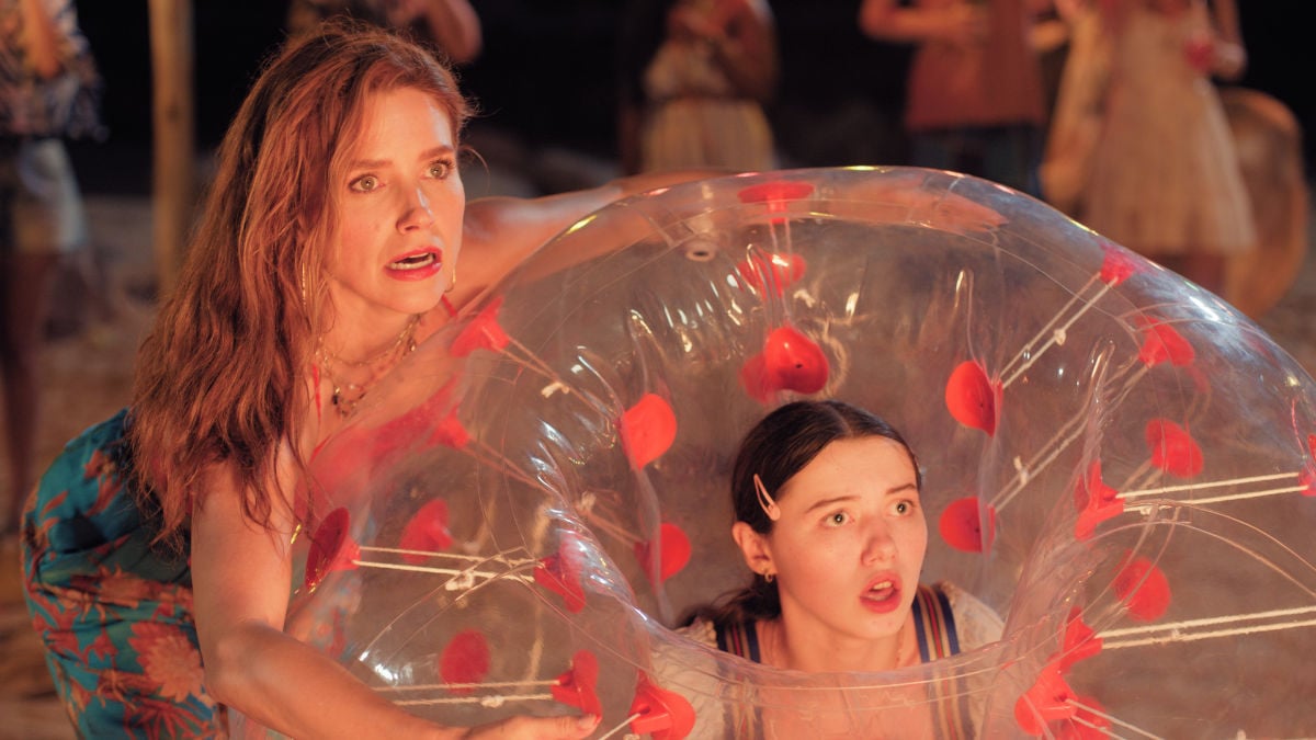 Sophia Bush and Violet McGraw in Summer's Last Resort